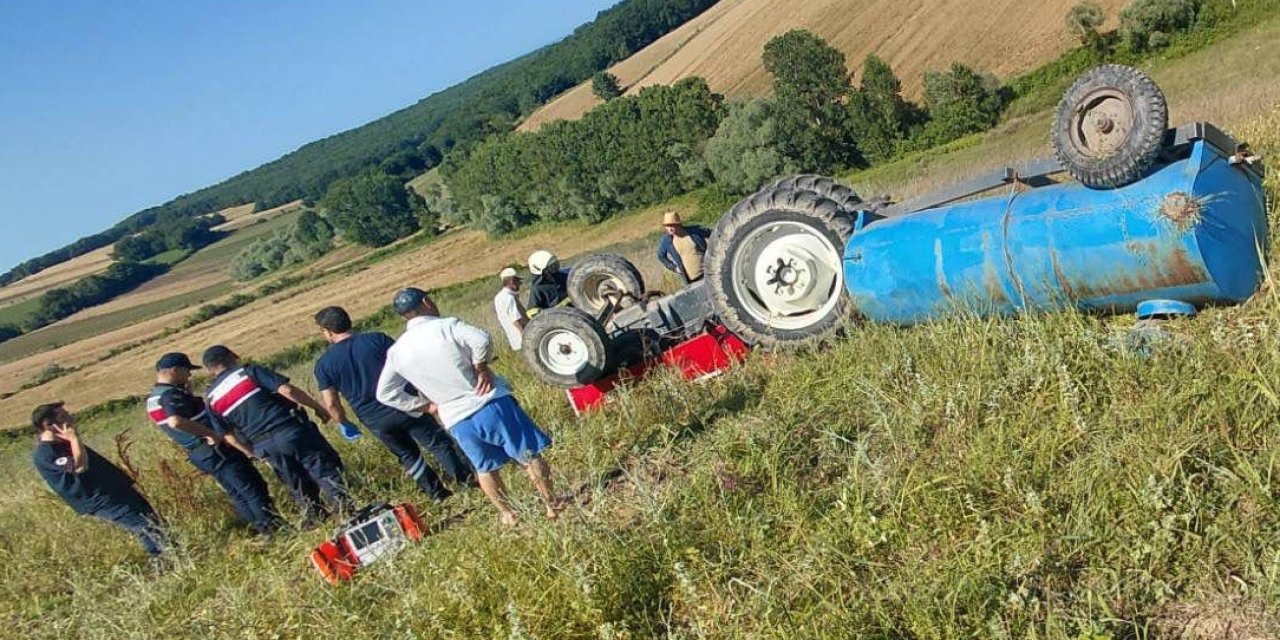 Devrilen traktörün altında kalan sürücü hayatını kaybetti