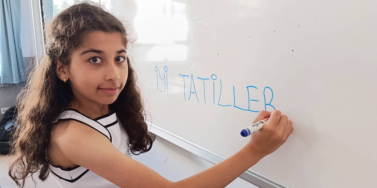 Samsun'da öğrenciler karnelerini aldı