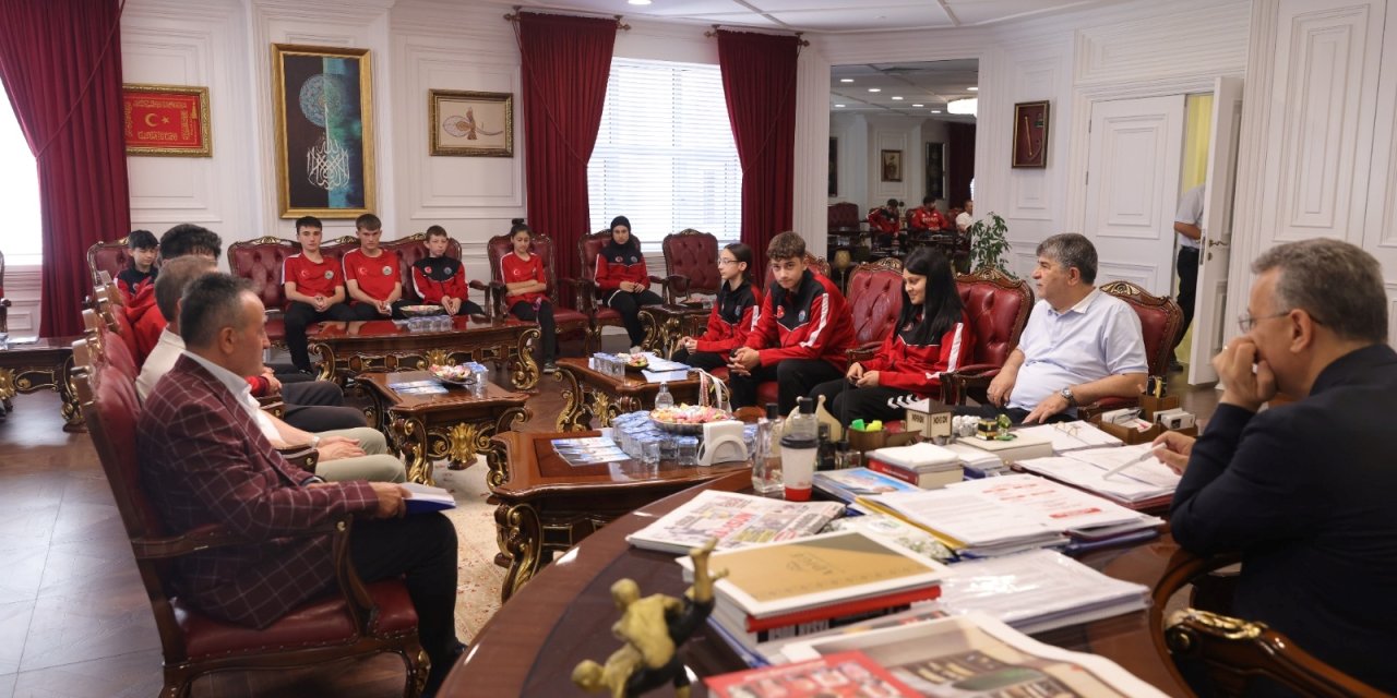 Avrupa üçüncüsü milli sporcudan Başkan Kurnaz’a ziyaret