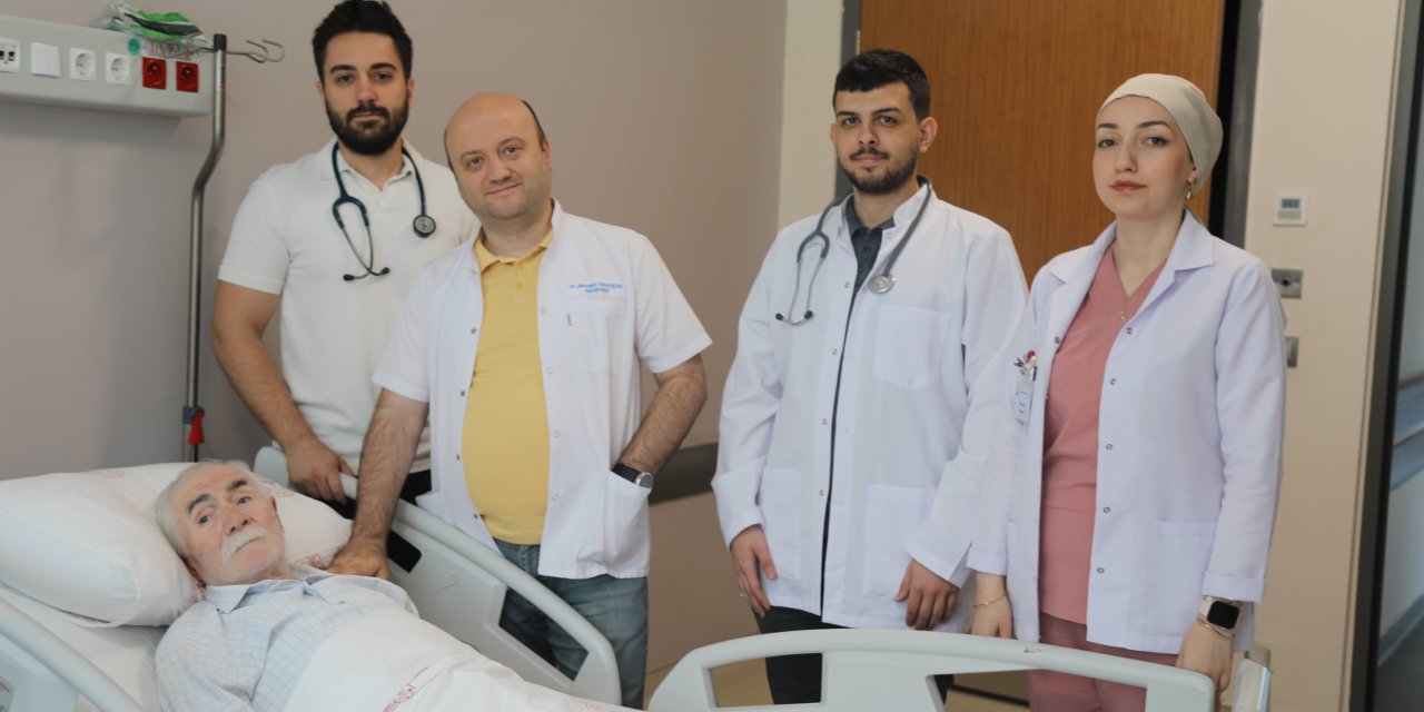 Risk taşıyan hastaya kapalı kalp kapağı ameliyatı yapıldı