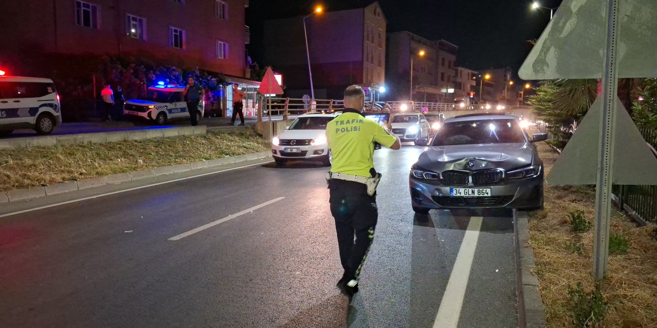 Yolcu minibüsüne çarpan otomobildeki 3 kişi yaralandı