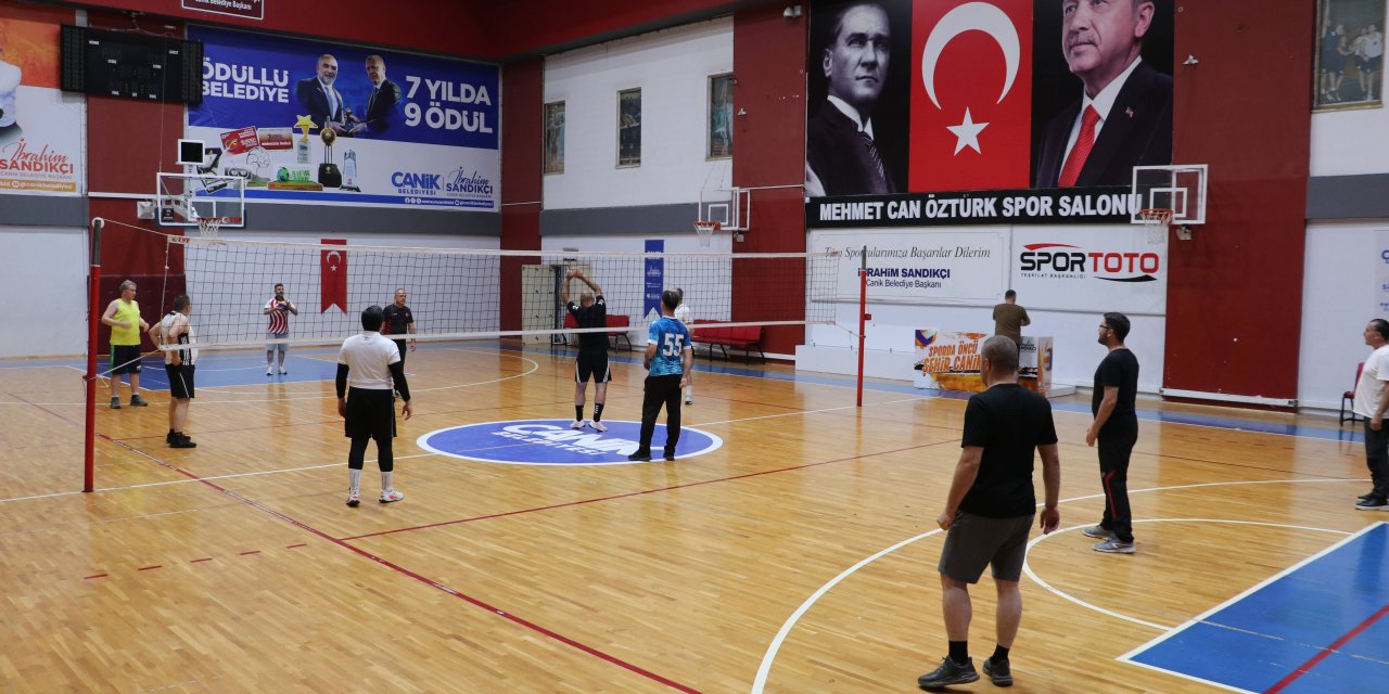 Samsun'da bağımlılıkla mücadele için voleybol maçı yapıldı