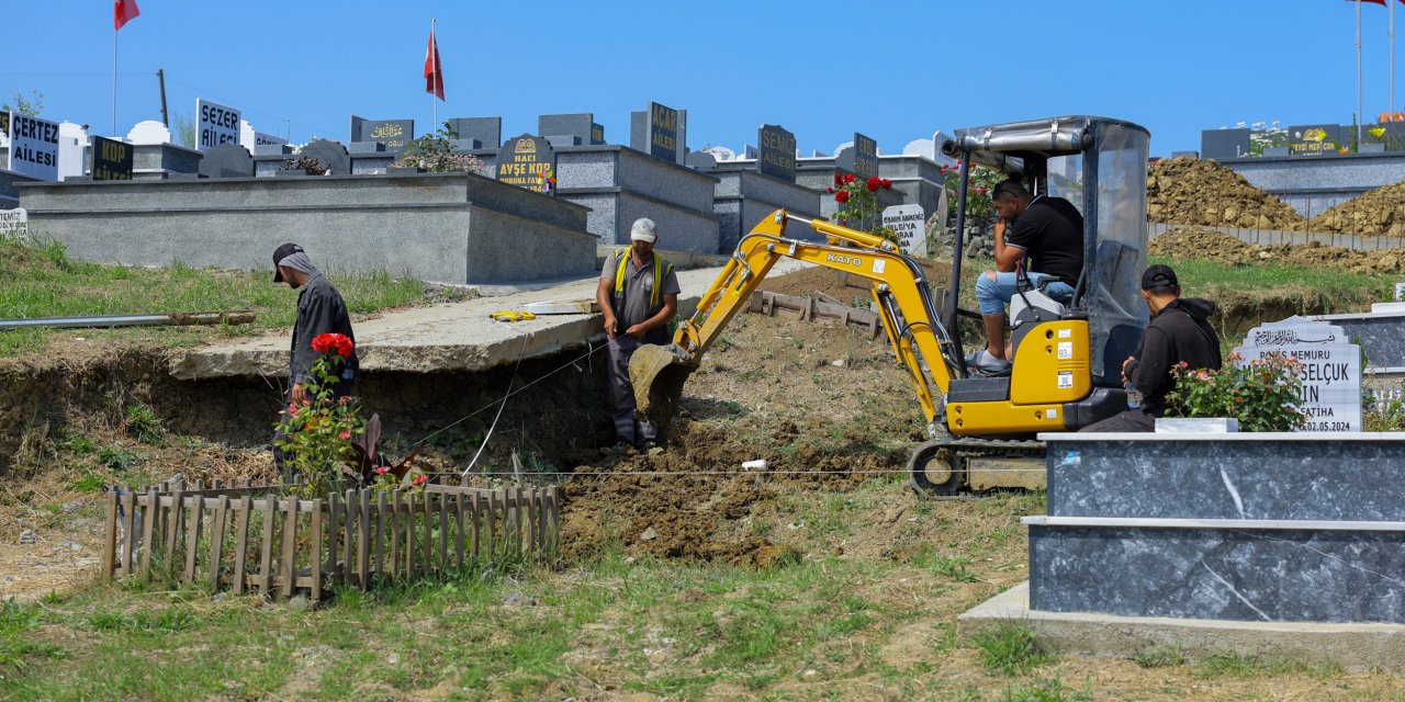 Derecik Şehir Mezarlığı’nda çalışmalar devam ediyor