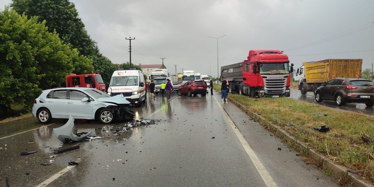 Trafik kazasında 2'si ağır 4 kişi yaralandı