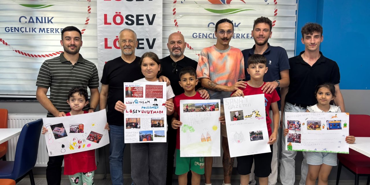 Gazeteciler ve çocuklar aynı masada buluştu