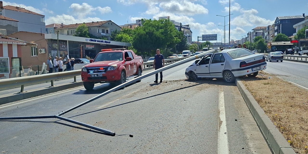Trafik kazasında otomobil sürücüsü yaralandı