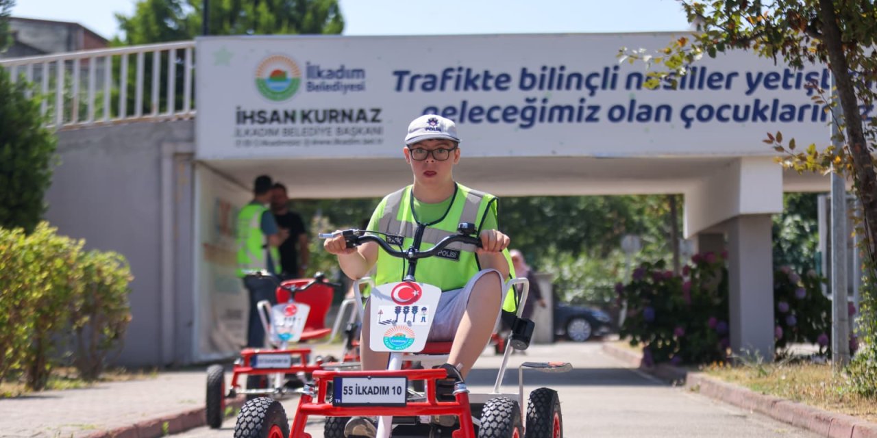 Down sendromlu çocuklara uygulamalı trafik eğitimi verildi