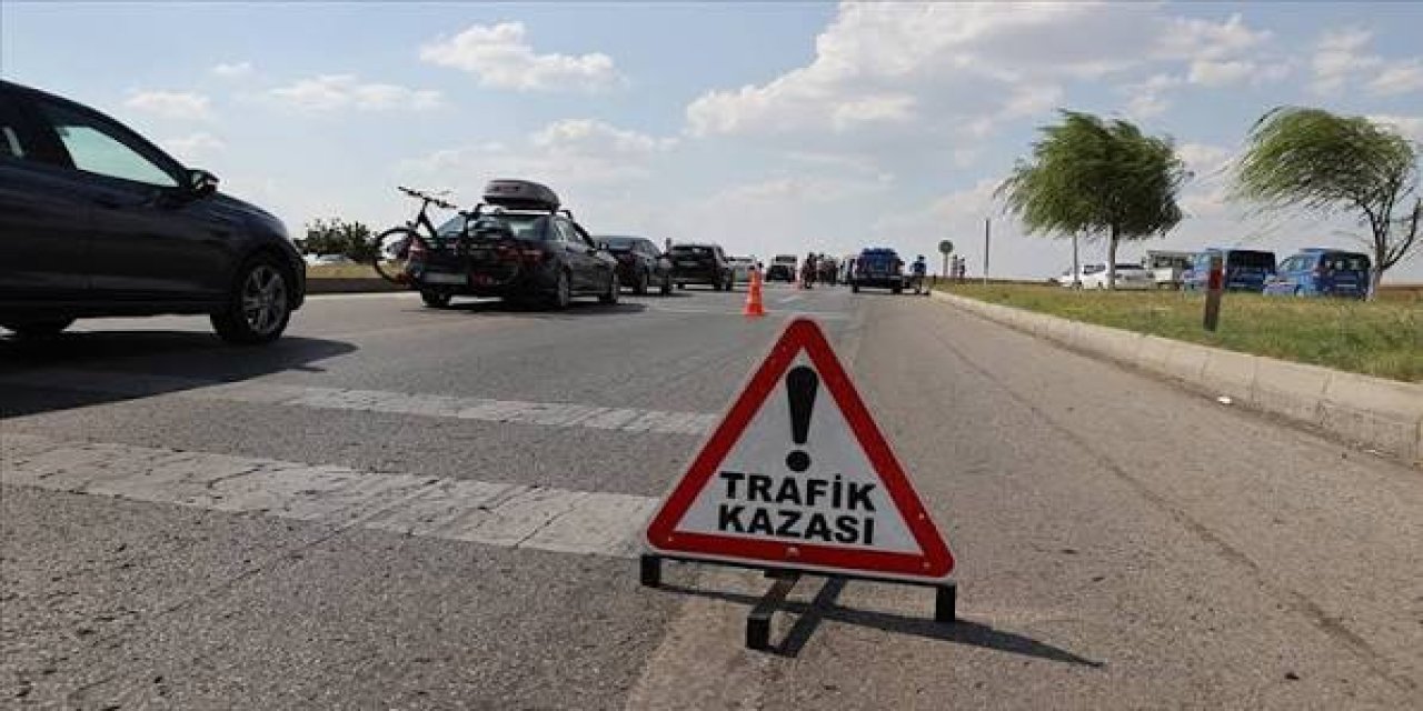 Üç aracın karıştığı kazada 4 kişi yaralandı