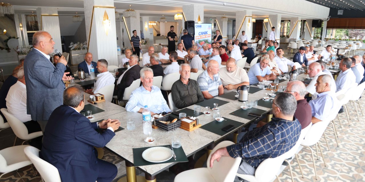 Muhtarların taleplerini ve önerilerini dinledi