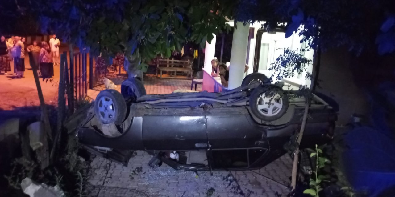 Takla atan otomobil evin bahçesine girdi