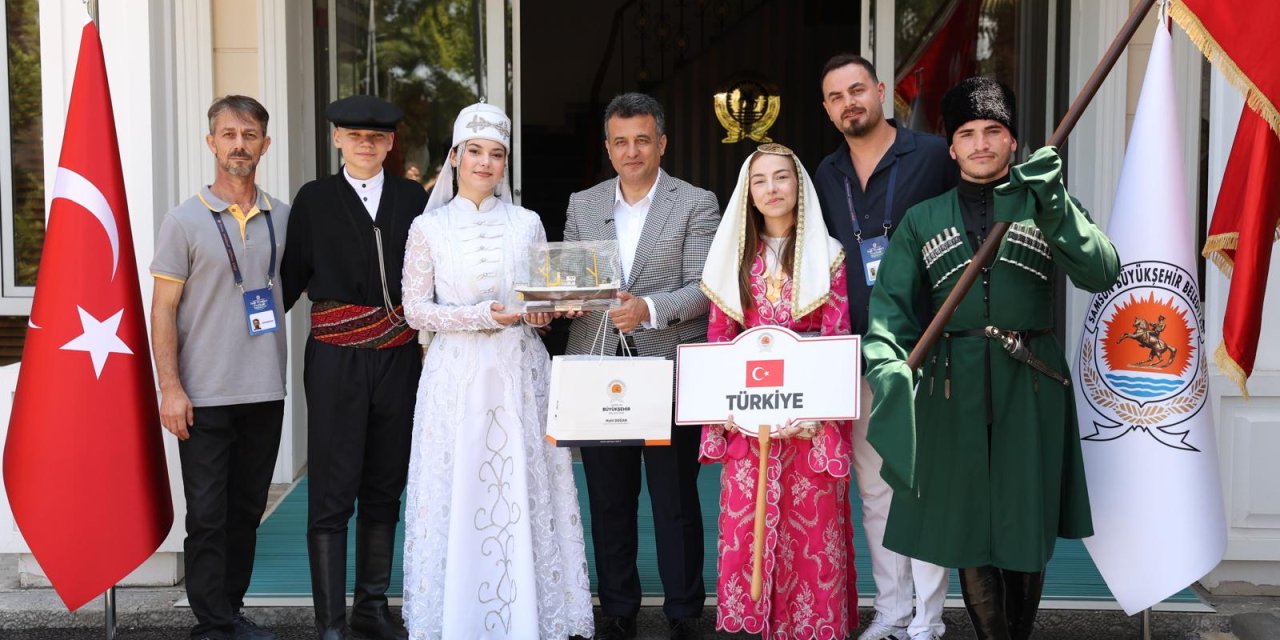 12 ülkeden dansçılar Başkan Doğan’ı ziyaret etti