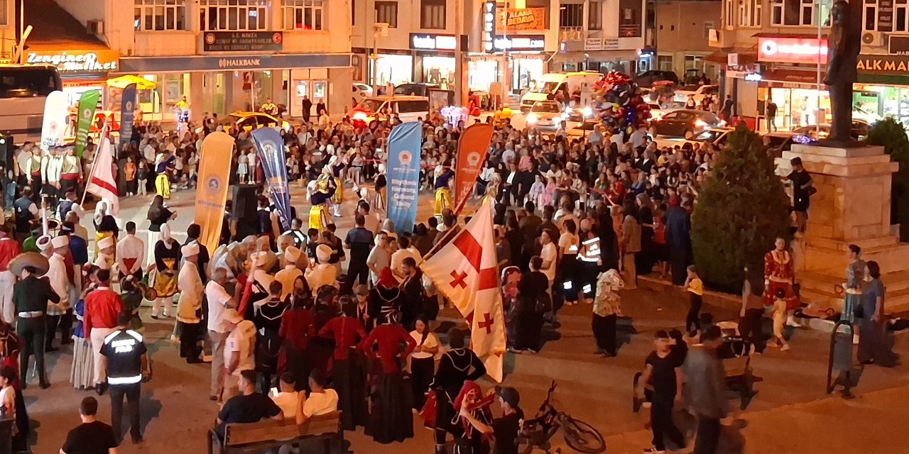Halk Oyunları Festivali ilçe gösterisi yapıldı