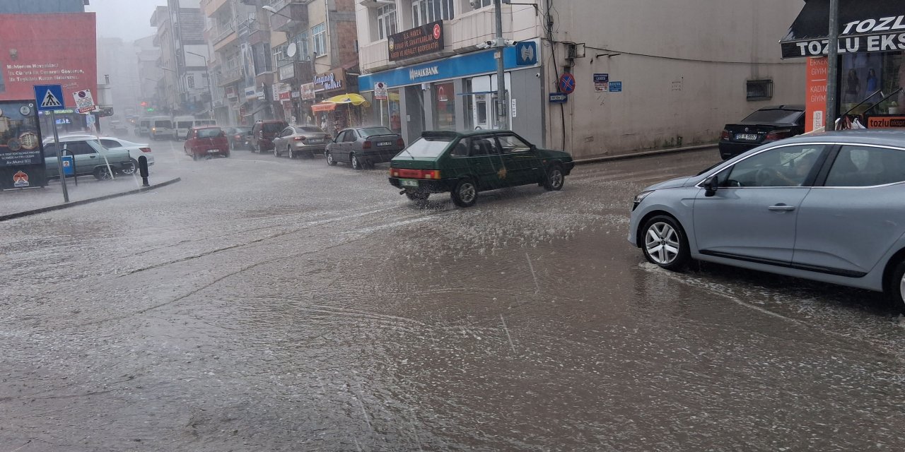 Sağanak ve rüzgar hayatı olumsuz etkiledi
