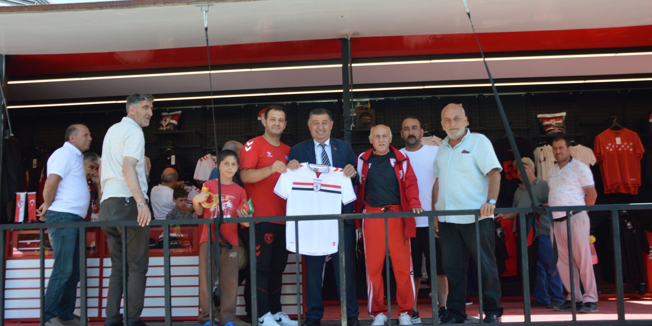 Samsunspor tırı Havza'da taraftarlarla buluştu