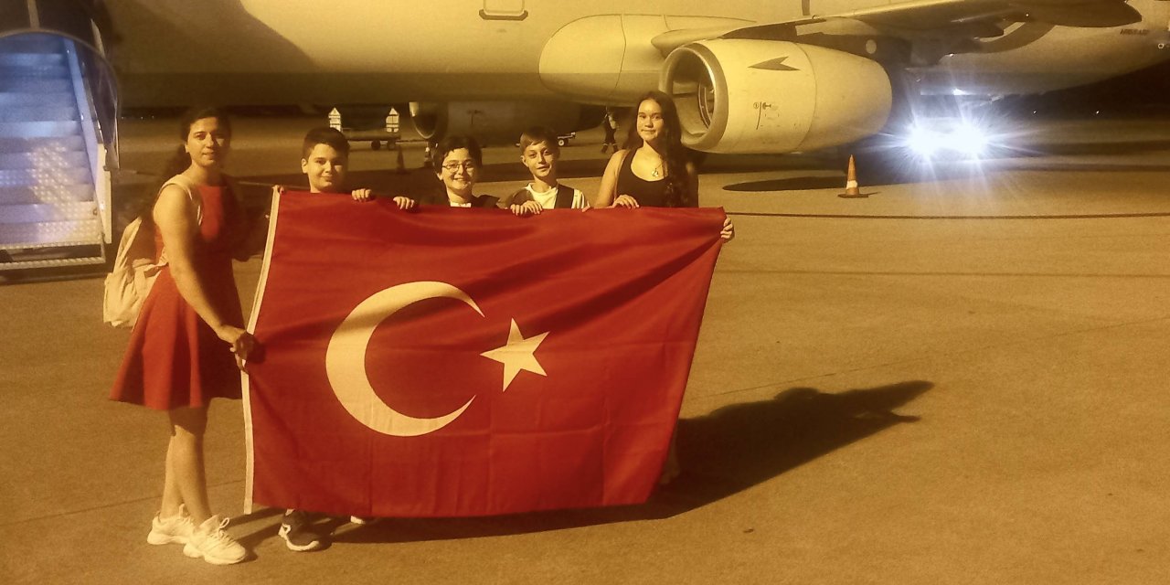 Samsunlu öğrenciler Matematik Olimpiyatı için Vietnam'a gitti