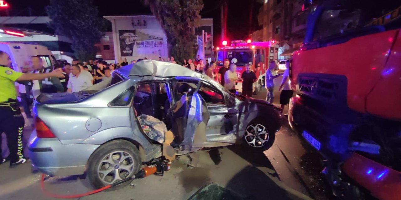 Kamyon otomobile çarptı 3 yaralı