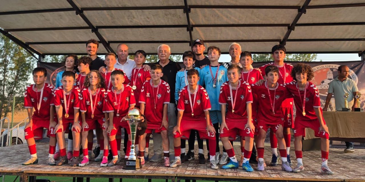 Kadıköyspor U13 takımı şampiyon oldu
