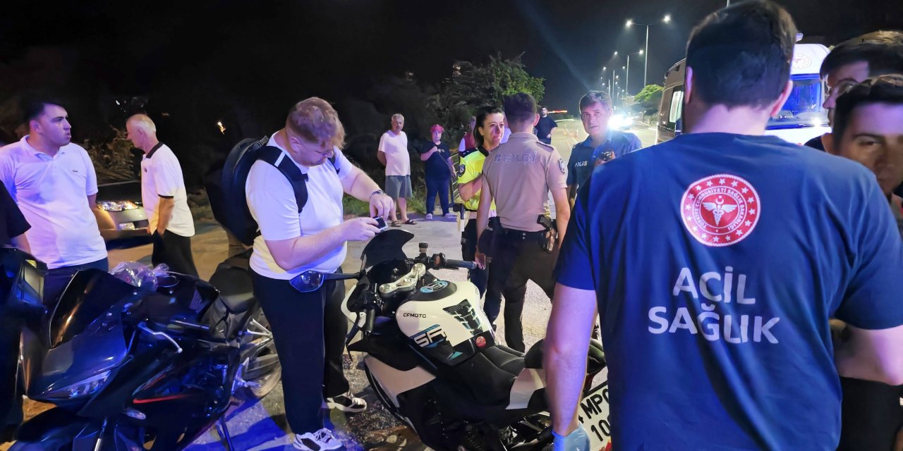Kaldırıma çıkan motosikletteki 2 kişi yaralandı
