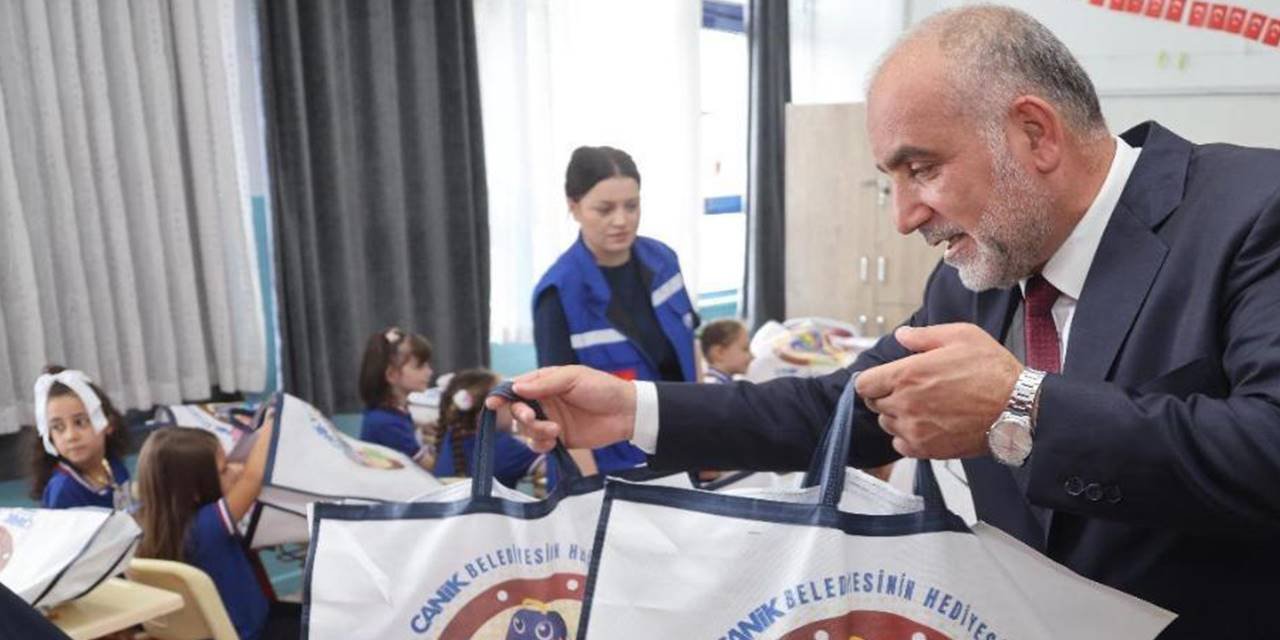 Canik'te öğrencilere çanta ve kırtasiye seti hediyesi