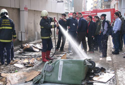 Çöp konteynırı yaktılar