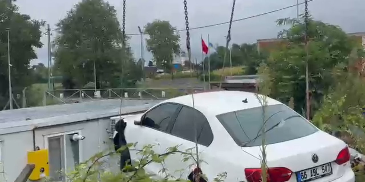 El freni çekilmeyen araç doğal gaz tesislerine girdi