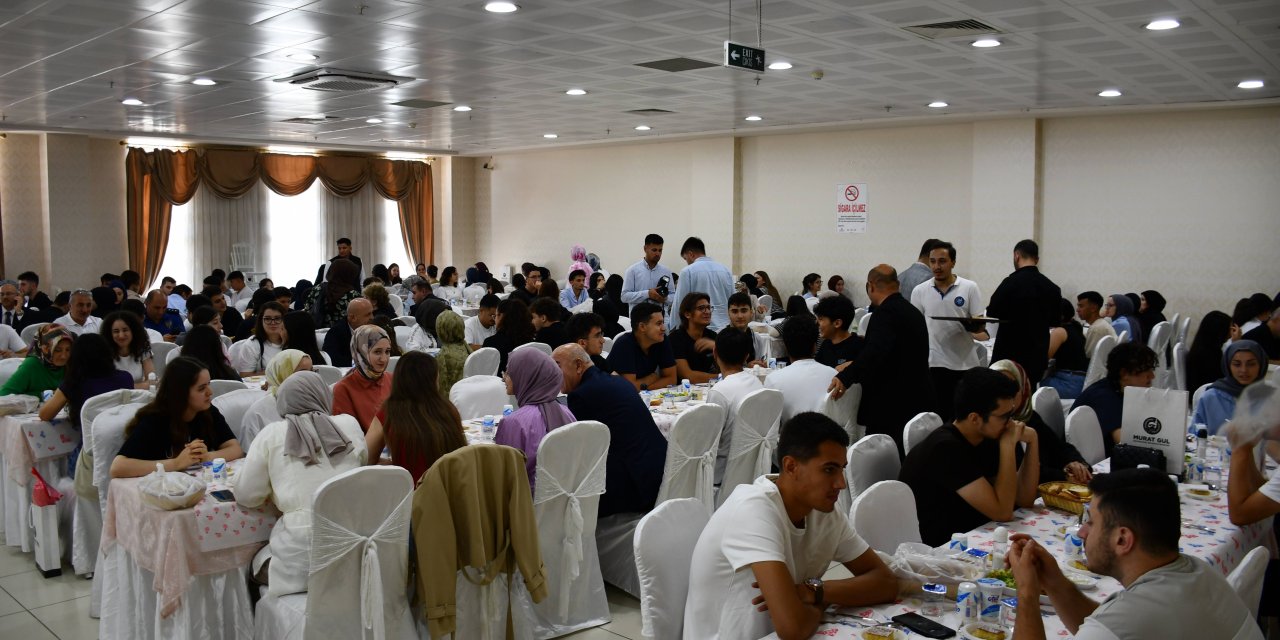 Üniversiteyi kazanan öğrenciler için uğurlama programı düzenlendi