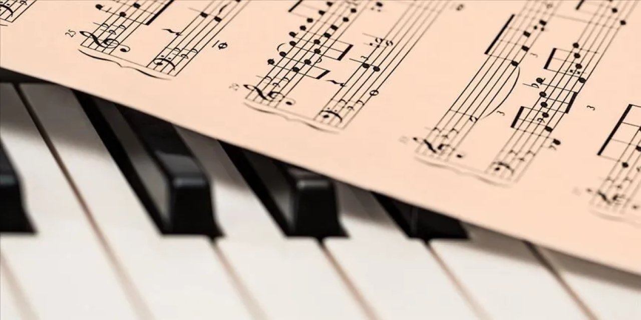 Yüksek sesle müzik dinleyenlere akustik travma uyarısı