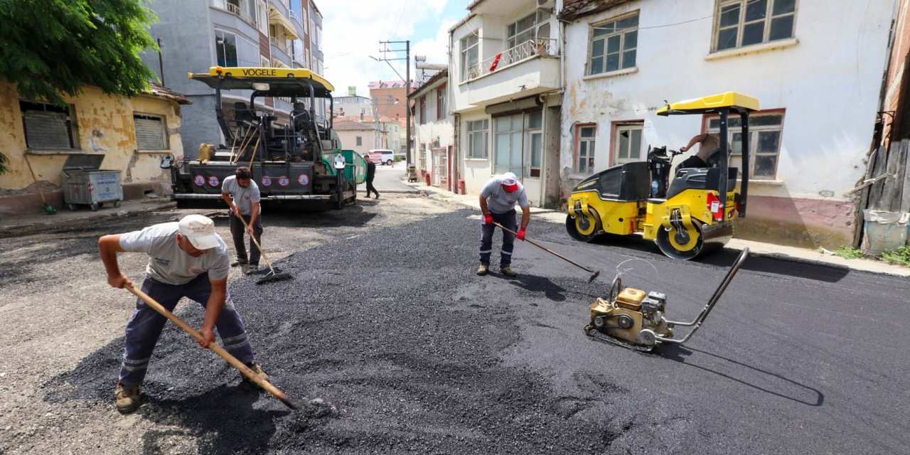 Yol bakım ve asfalt çalışmaları sürüyor