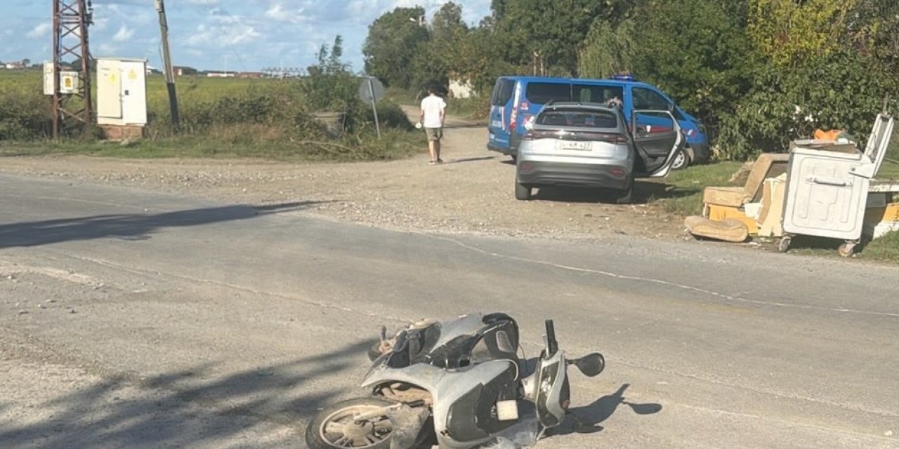 Otomobille çarpışan elektrikli bisikletin sürücüsü yaralandı