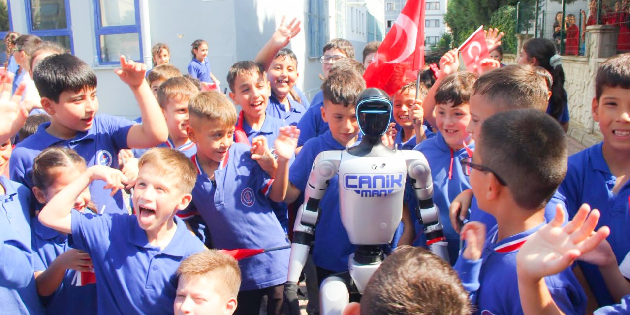 CANİKMAN öğrencileri sıralarda karşıladı