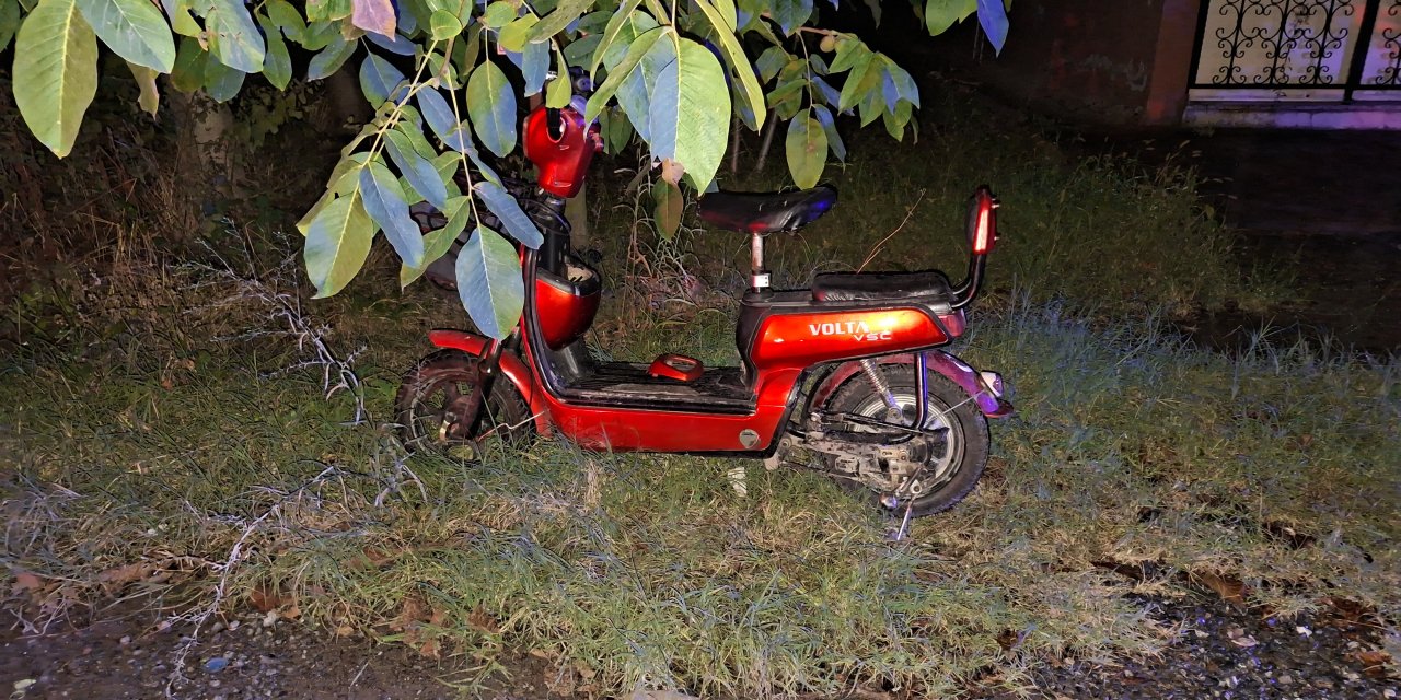 Devrilen elektrikli bisikletin sürücüsü yaralandı