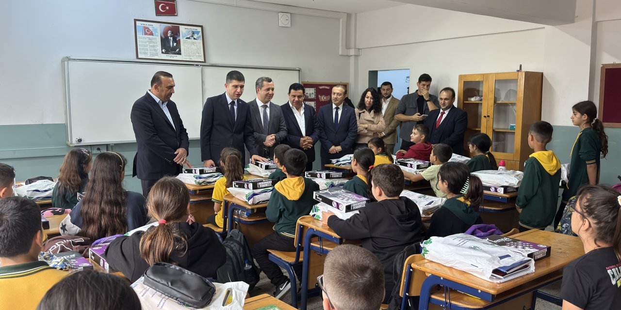 1775 öğrenciye kırtasiye desteği verildi