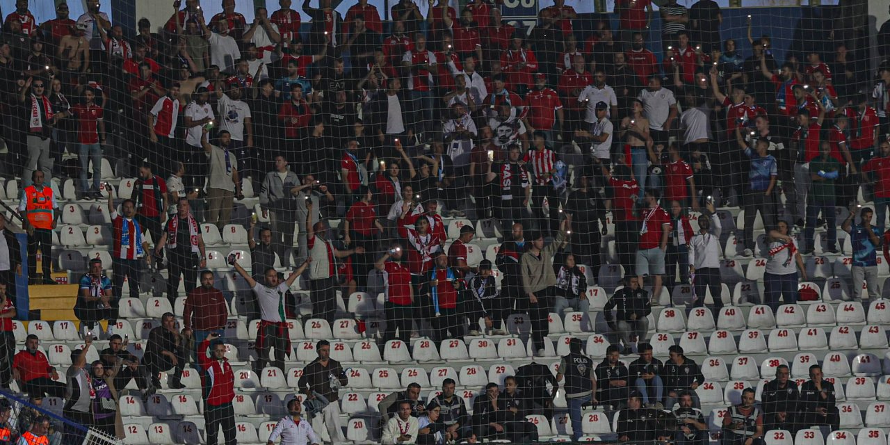 Tribünlerden takıma tepki