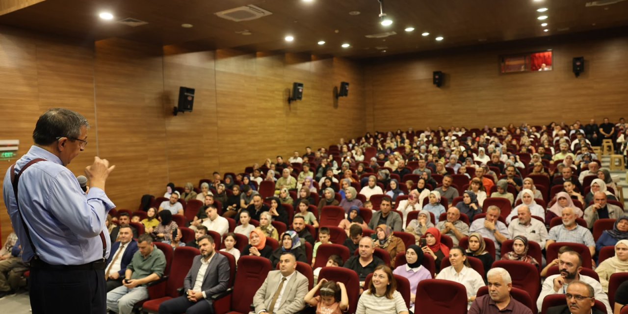 Hayati İnanç Vezirköprü'de kitapseverlerle buluştu