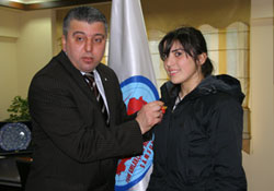 Şampiyon sporculara ödül