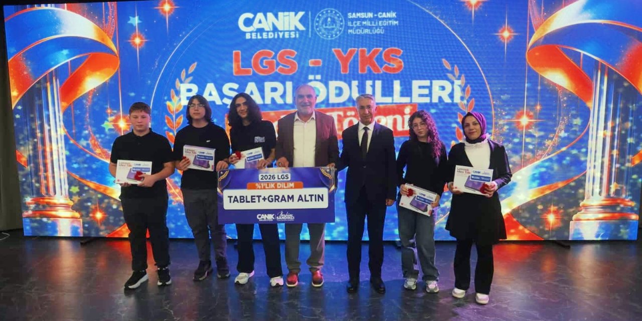 Canik'te öğrenciler ödülleriyle buluşturuldu