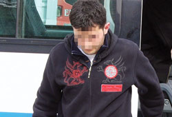 Arkadaşını şişeyle hastanelik etti