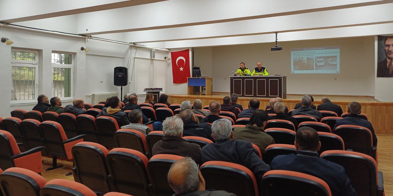 Okul servis sürücülerine eğitim verildi
