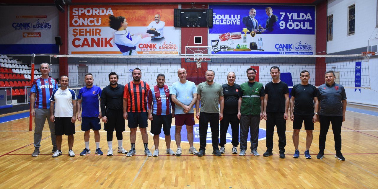 Bağımlılıkla mücadeleye dikkati çekmek için sahaya çıktılar