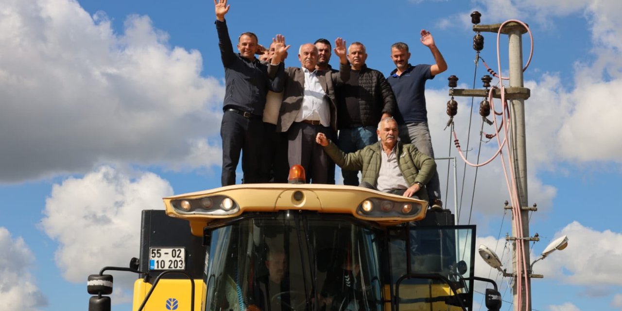 Çeltik üreticileri traktörlerle konvoy oluşturdu
