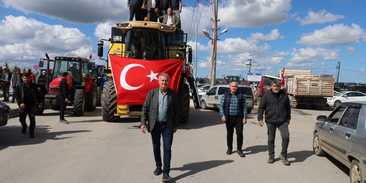 Çeltik üreticileri traktörlerle konvoy oluşturdu