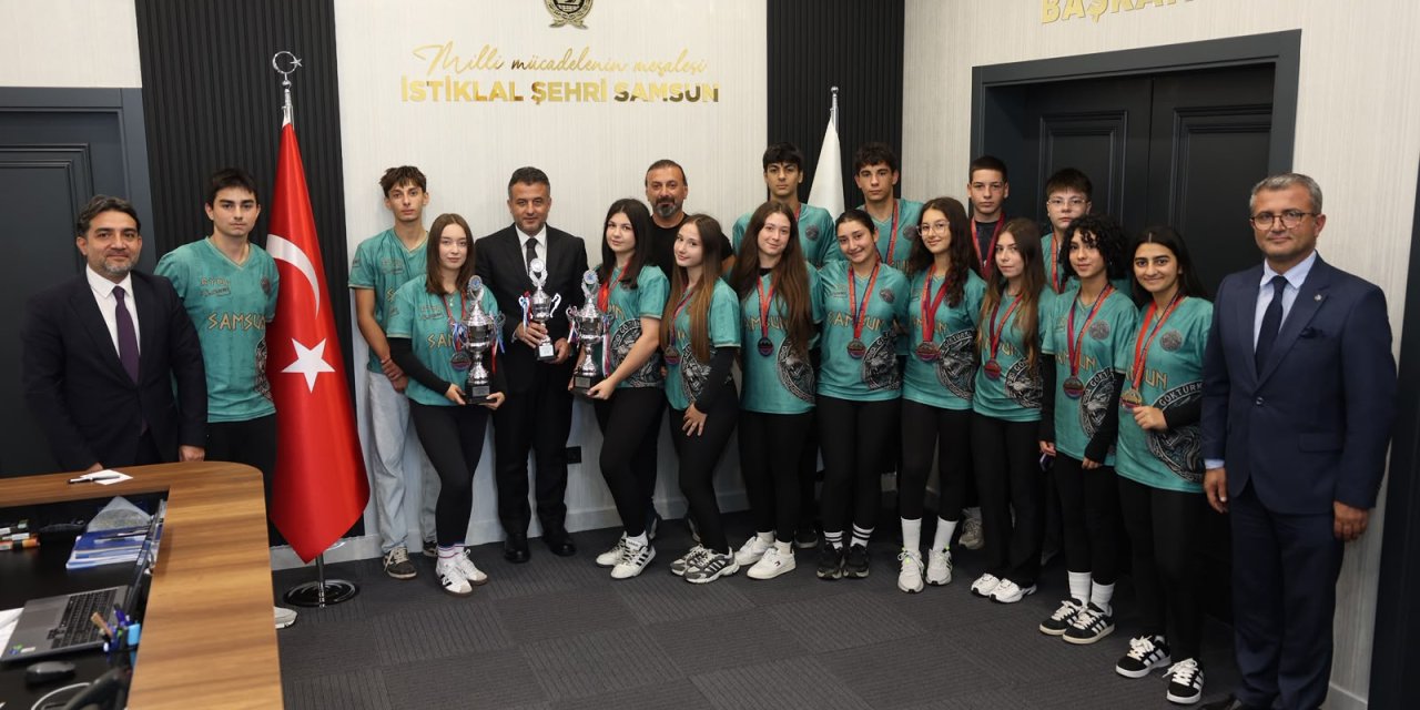 Şampiyon sporculardan Başkan Doğan'a ziyaret