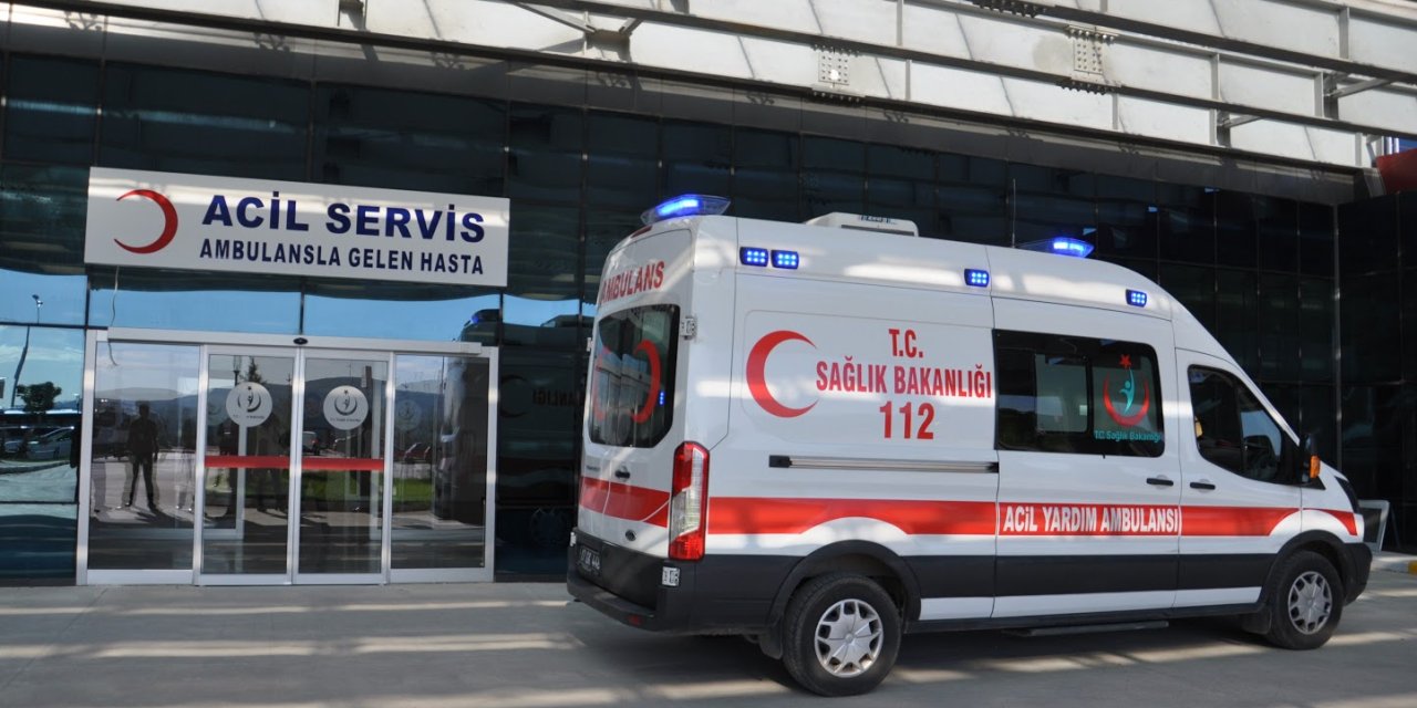 Devrilen motosikletin sürücüsü hastanede hayatını kaybetti