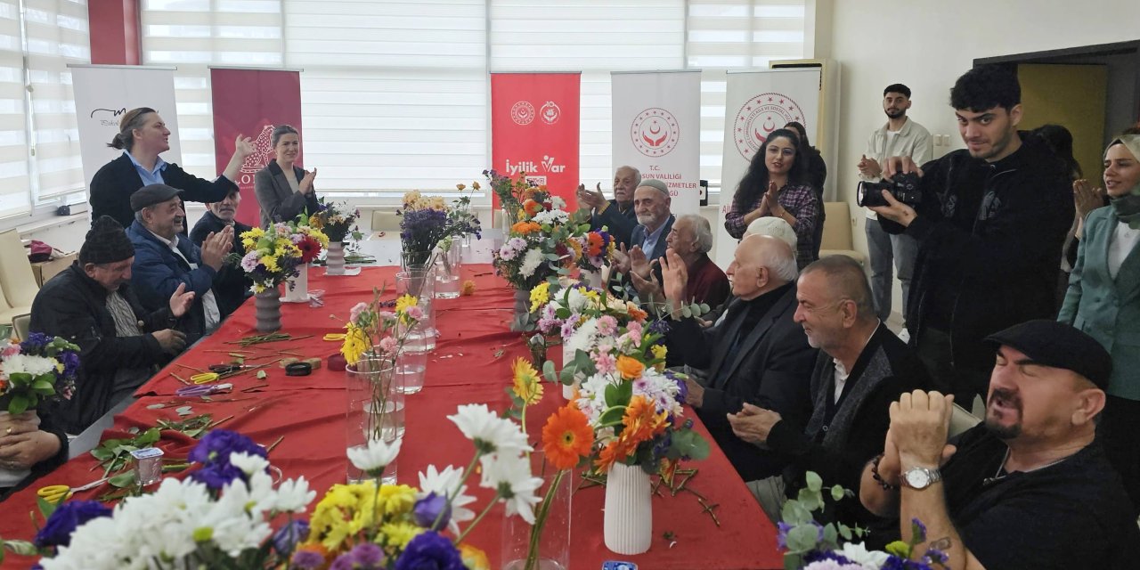 Samsun'da huzurevi sakinlerine çiçek terapisi düzenlendi
