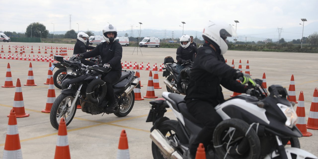 Motorize sağlık ekiplerine sürüş güvenliği eğitimi verildi