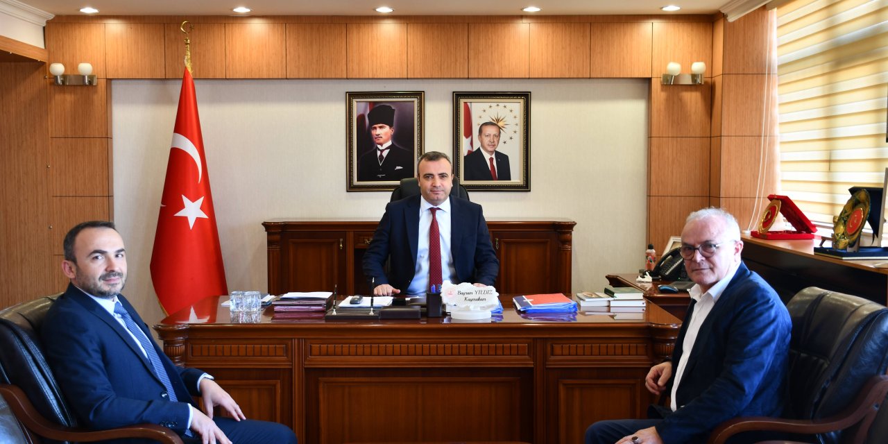38 yıl görev yapan emekli doktora teşekkür plaketi