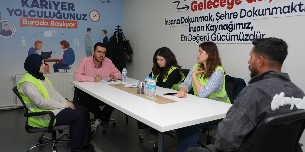 İstihdam sürecinde vatandaşa destek oluyor