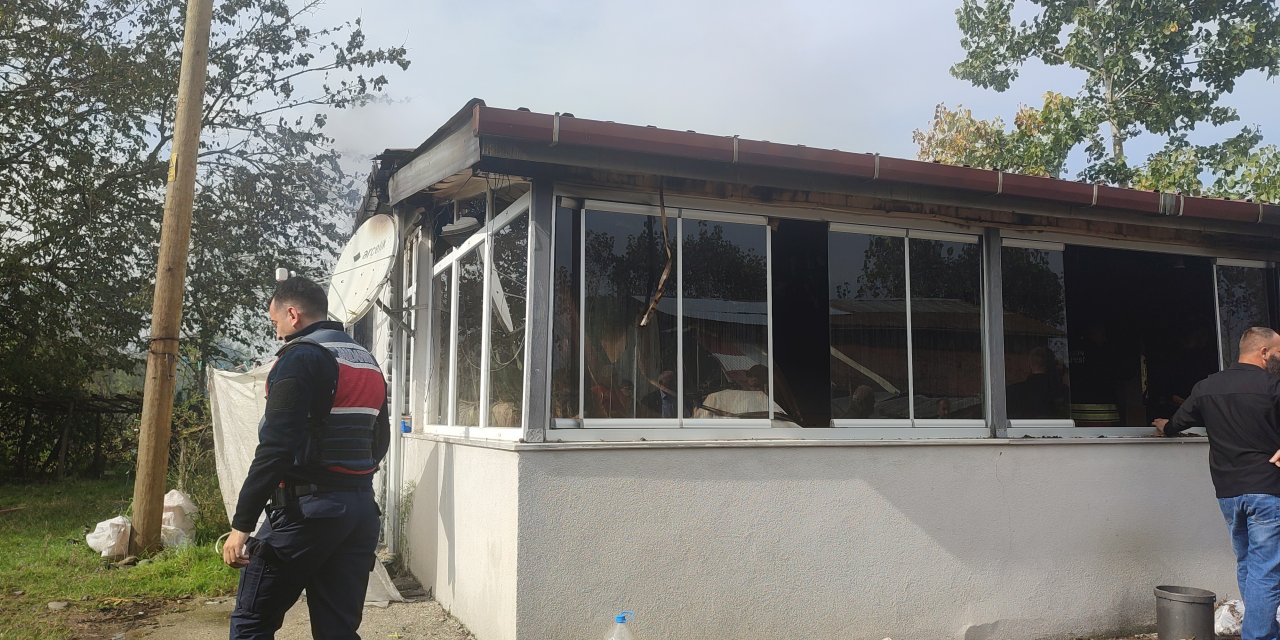 Yangın çıkan müstakil ev kullanılamaz hale geldi