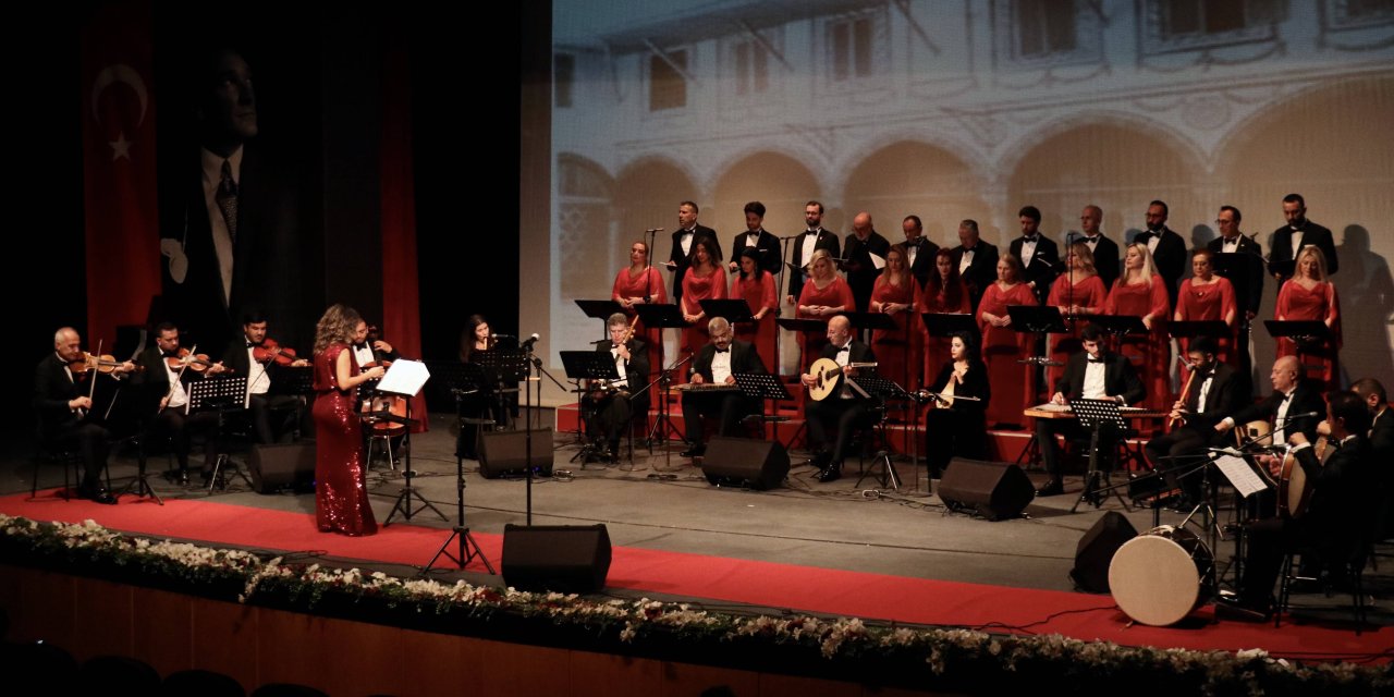 Samsun'da 1923'ten Sonsuza konseri müzikseverlerle buluştu