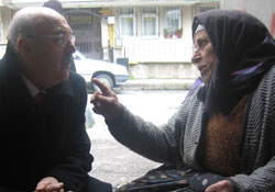 Batur pazar esnafını gezdi